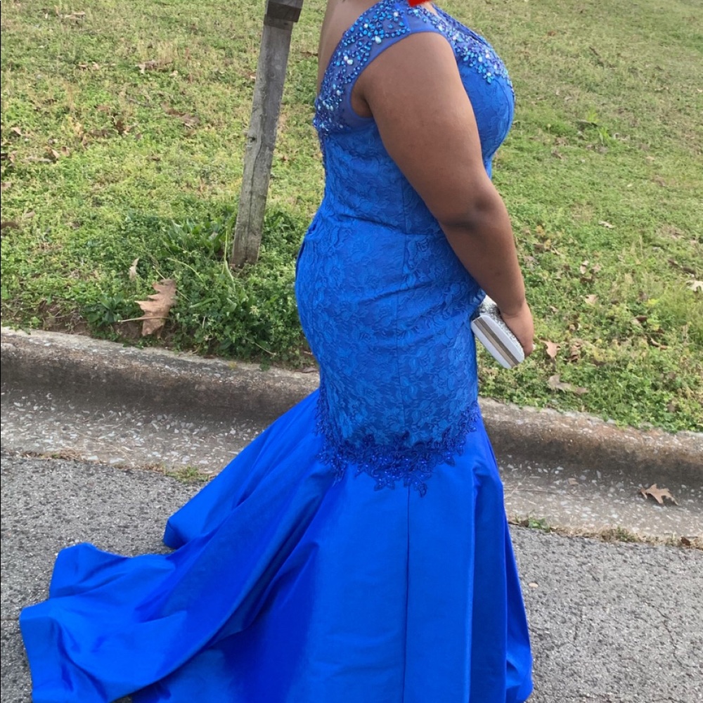 PROM DRESS - Picture 3 of 3